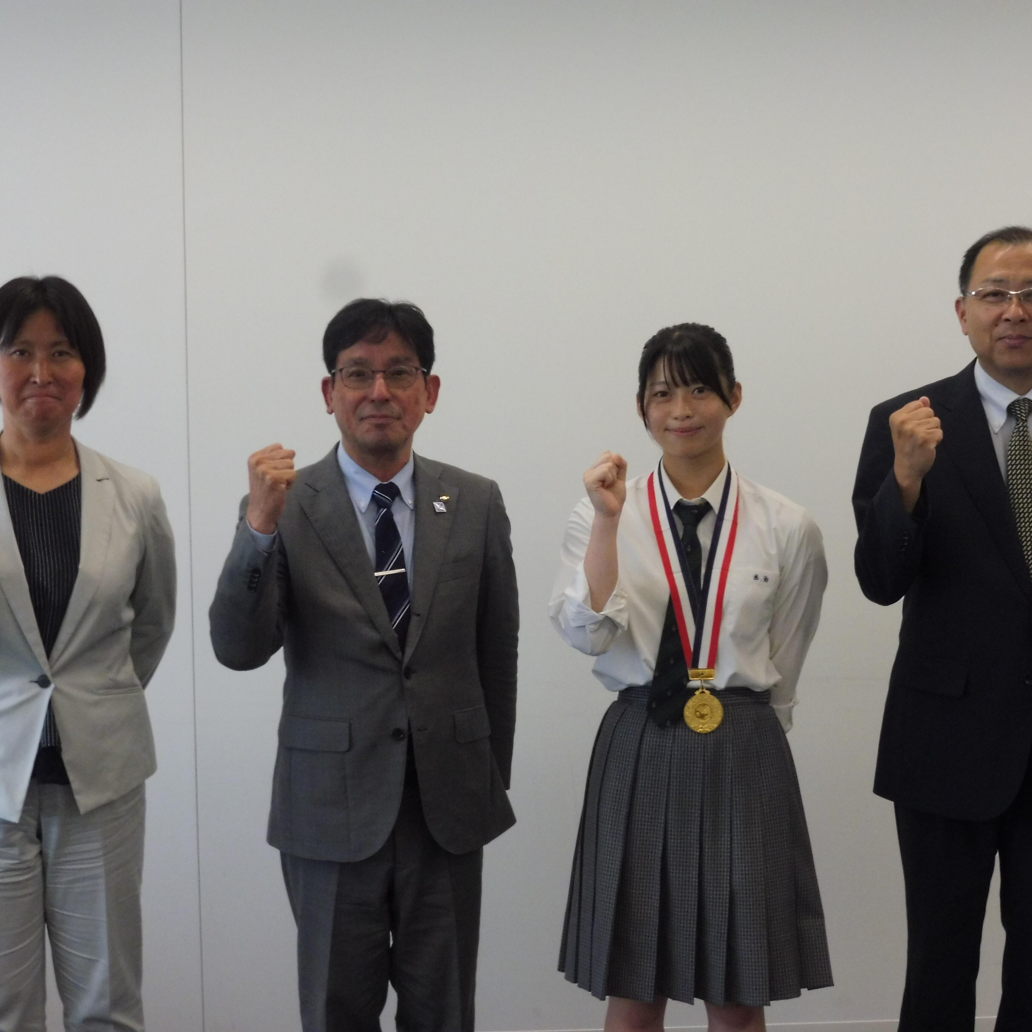 京都府教育委員会表敬訪問(女子ホッケー部西田葉名さん)