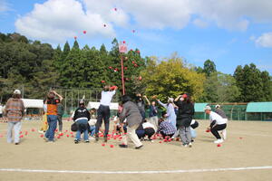 ⑬2025,10,02,玉入れ保護者.JPG