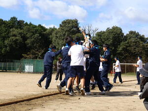 2026.1002.綱引き青組.JPG