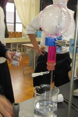 噴水実験を行いました 京都府立莵道高等学校 学校生活