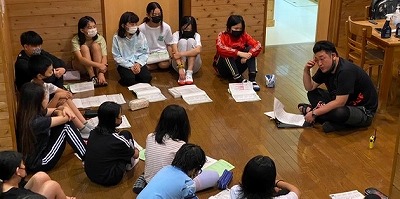 林間　夜の集い