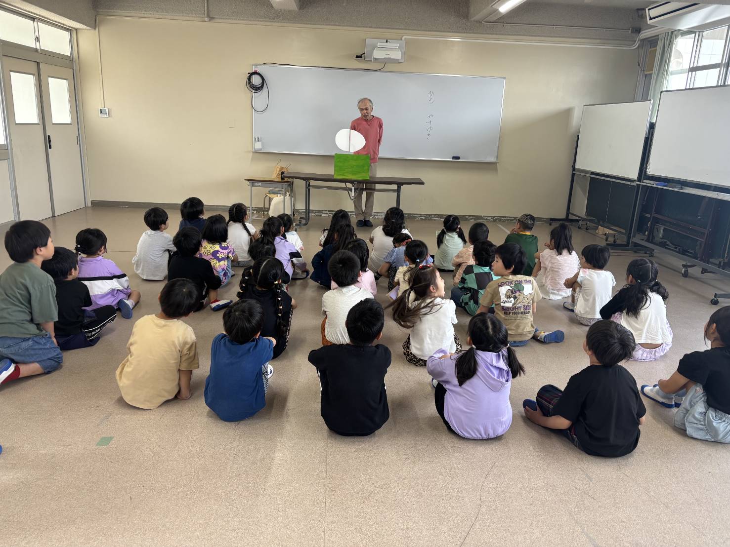 １年　ひろ先生による読み聞かせ