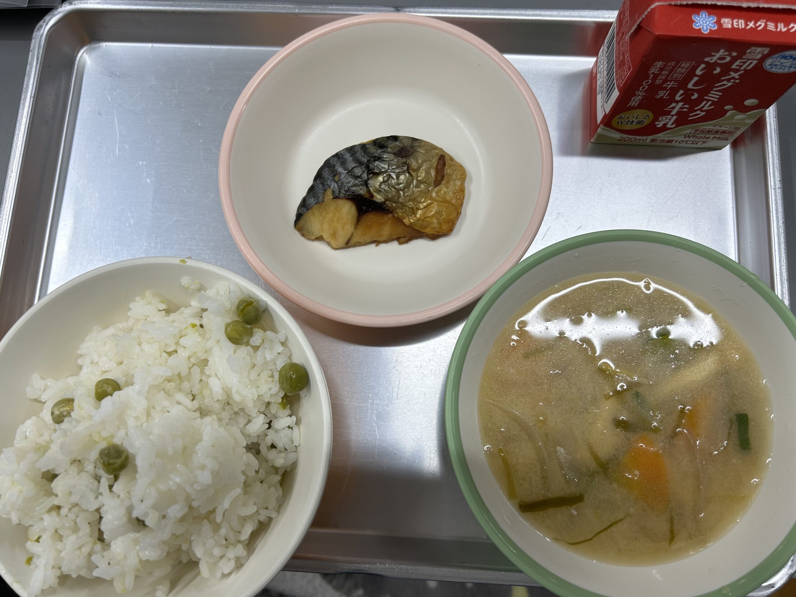 えんどう豆のさやむき体験🫛