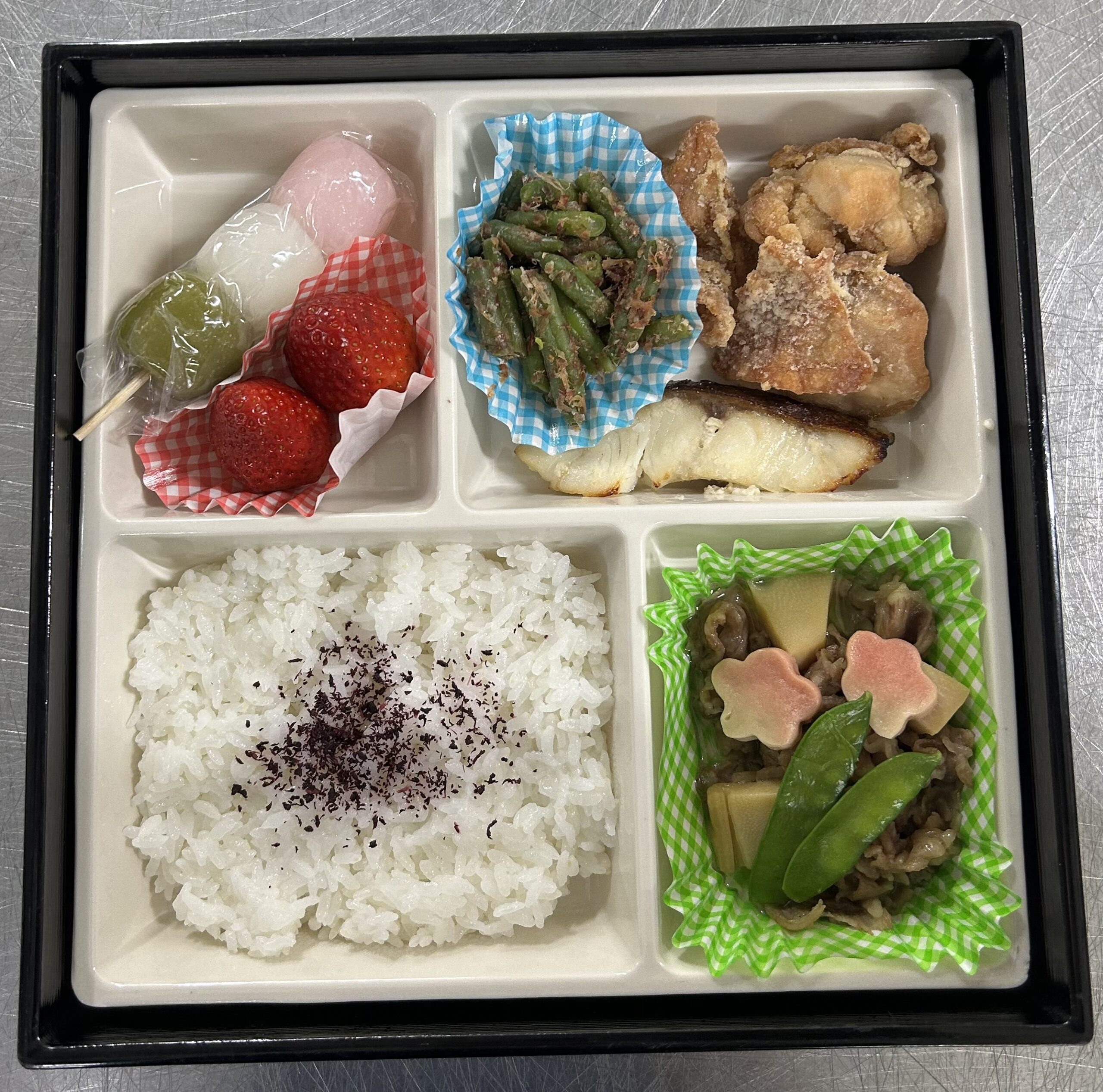 6年生卒業お祝い松花堂弁当🍱🌸