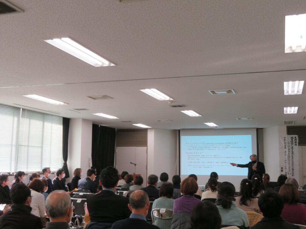 令和４年度第３回子育てサポータースキルアップ講座　基調講演の様子