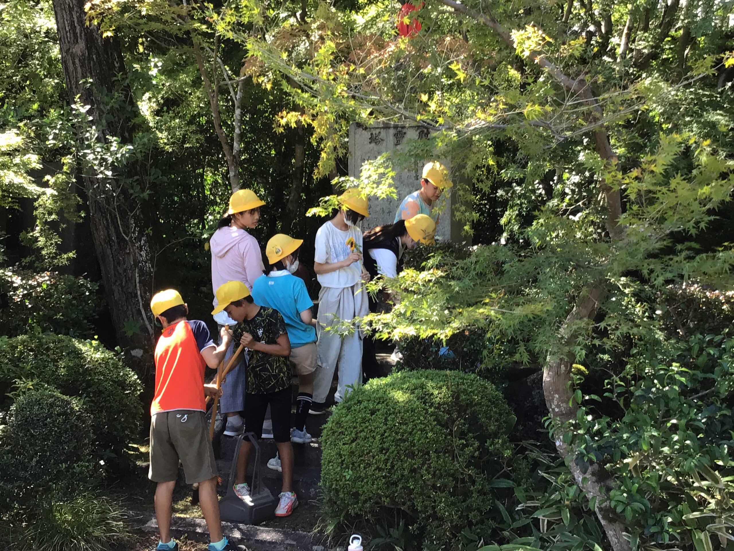 室戸台風慰霊塔献花