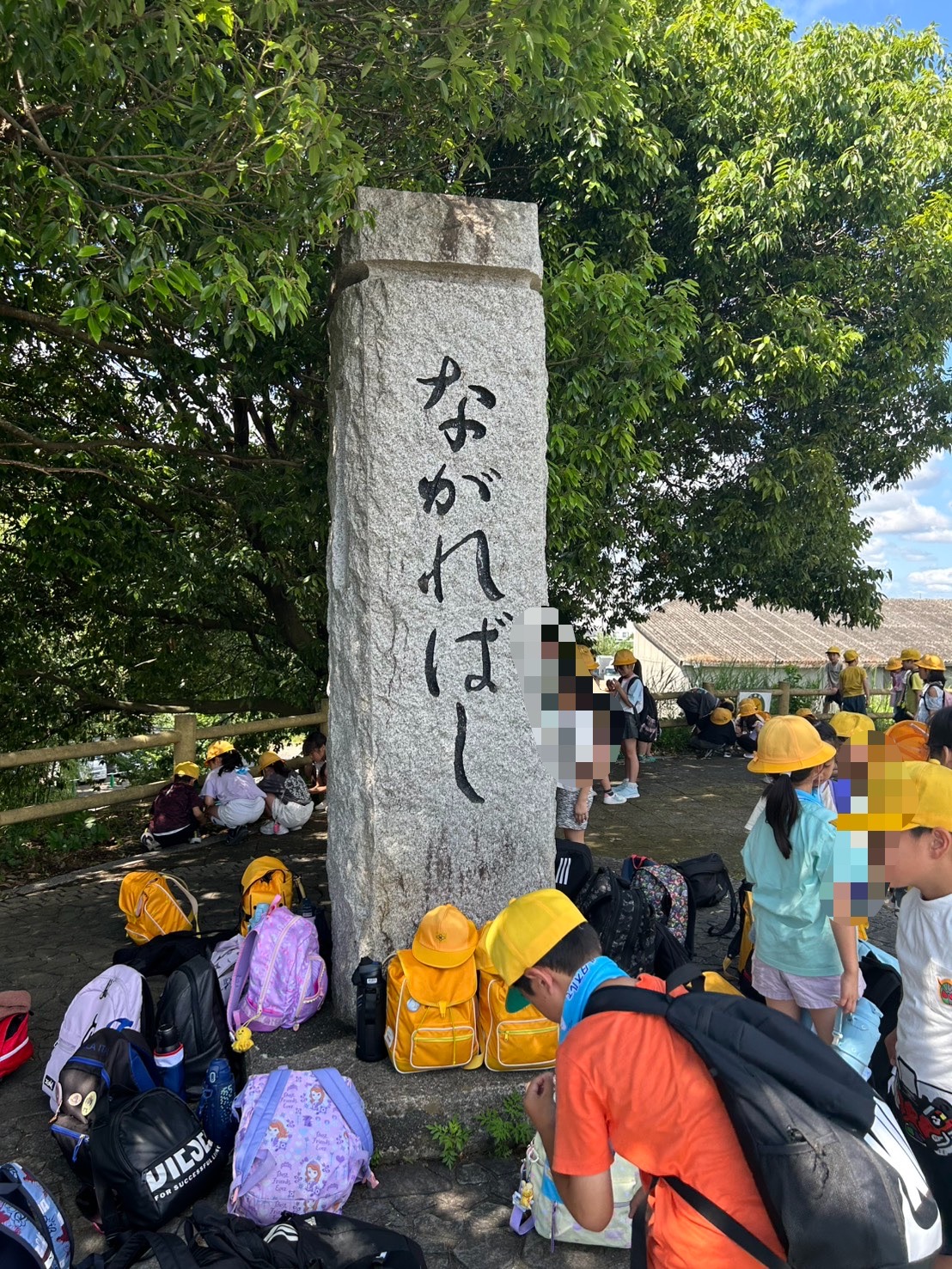 ３年生が流れ橋、市民体育館に到着してます！